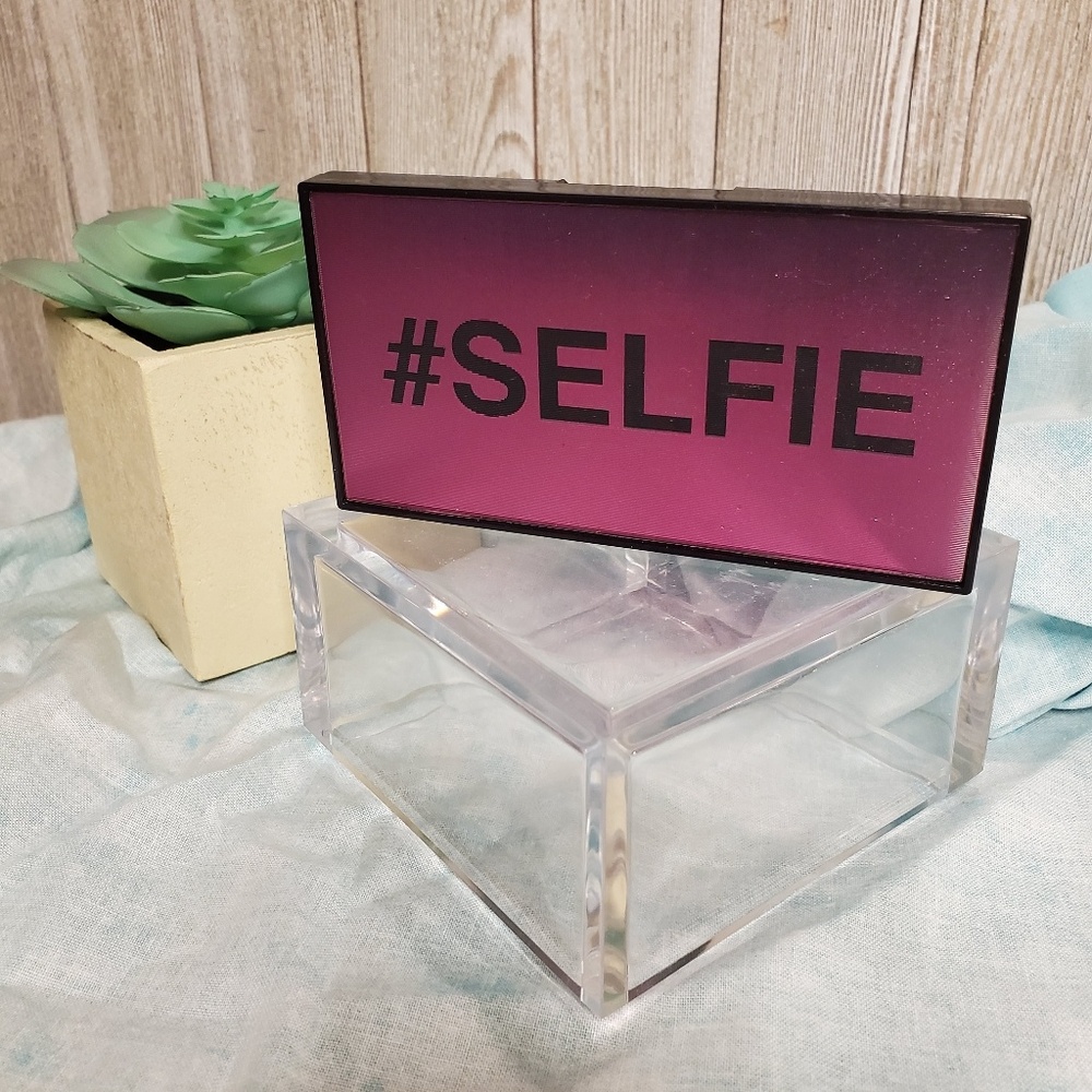 Makeup Revolution #Selfie Eye Shadow Palette